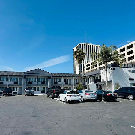 Surestay By Best Western Fresno Central Buitenkant foto