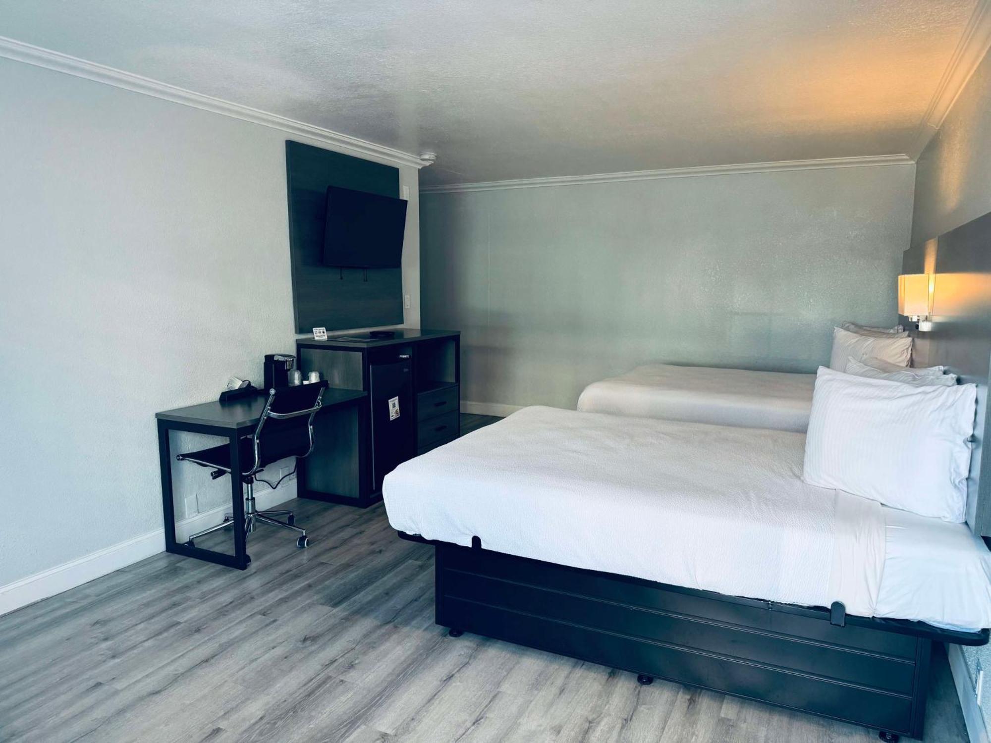 Surestay By Best Western Fresno Central Buitenkant foto