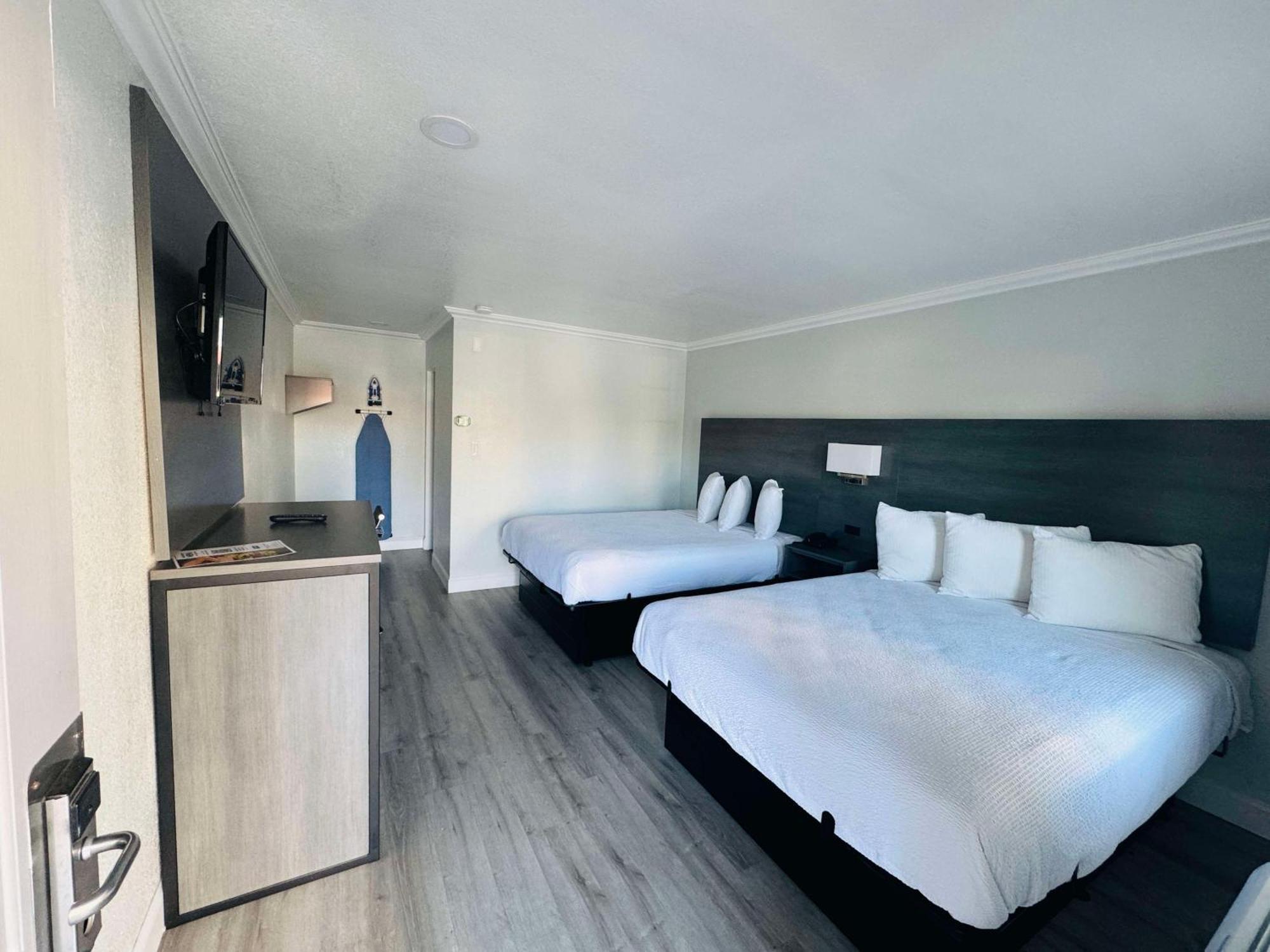 Surestay By Best Western Fresno Central Buitenkant foto