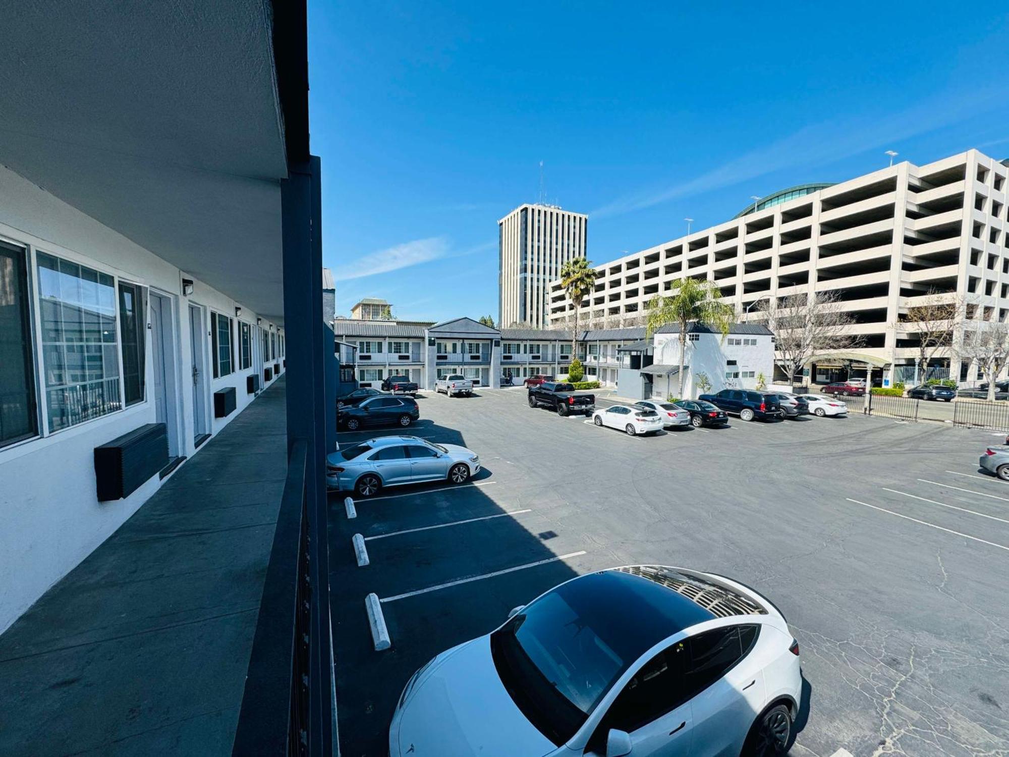 Surestay By Best Western Fresno Central Buitenkant foto