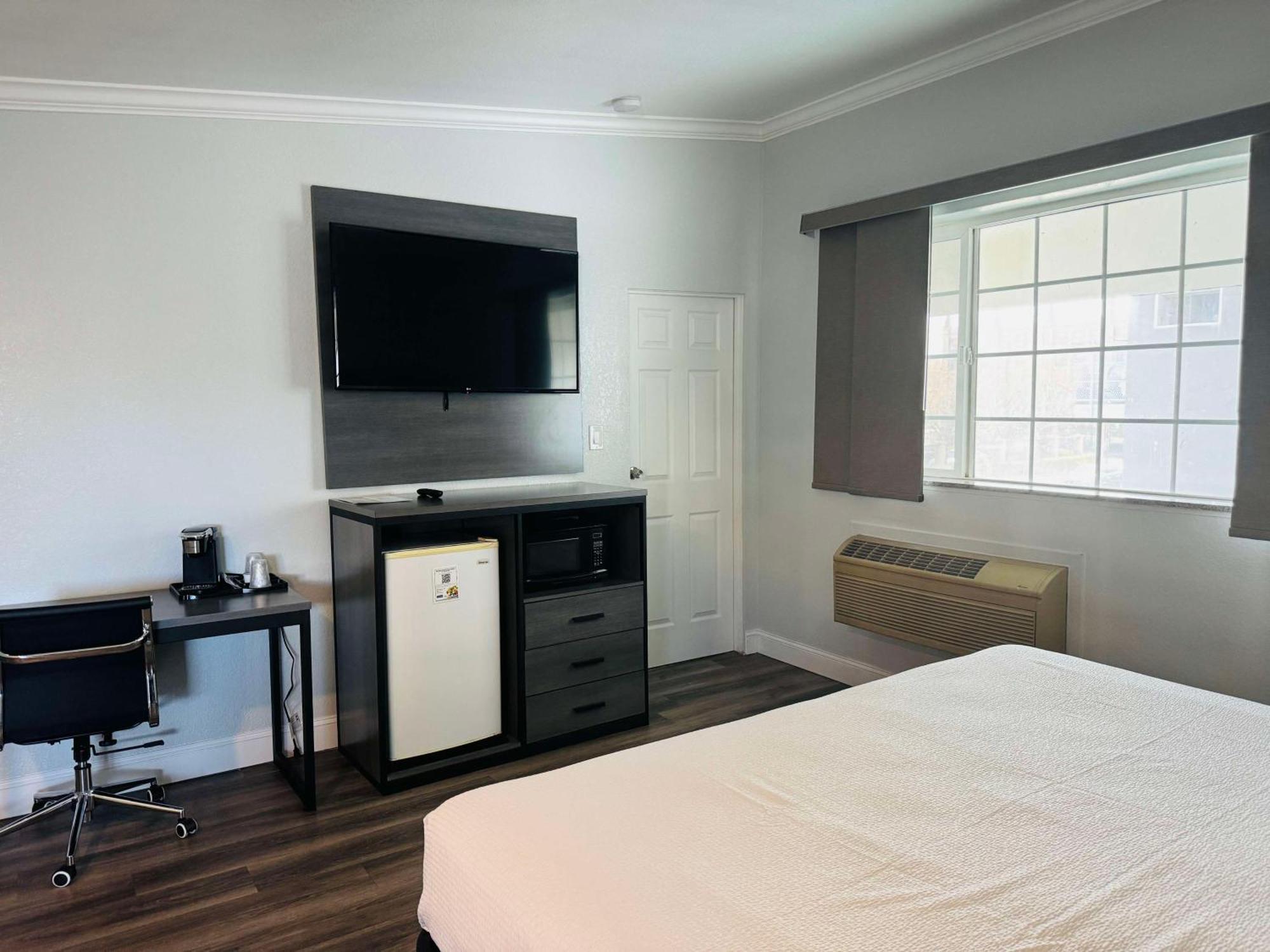Surestay By Best Western Fresno Central Buitenkant foto