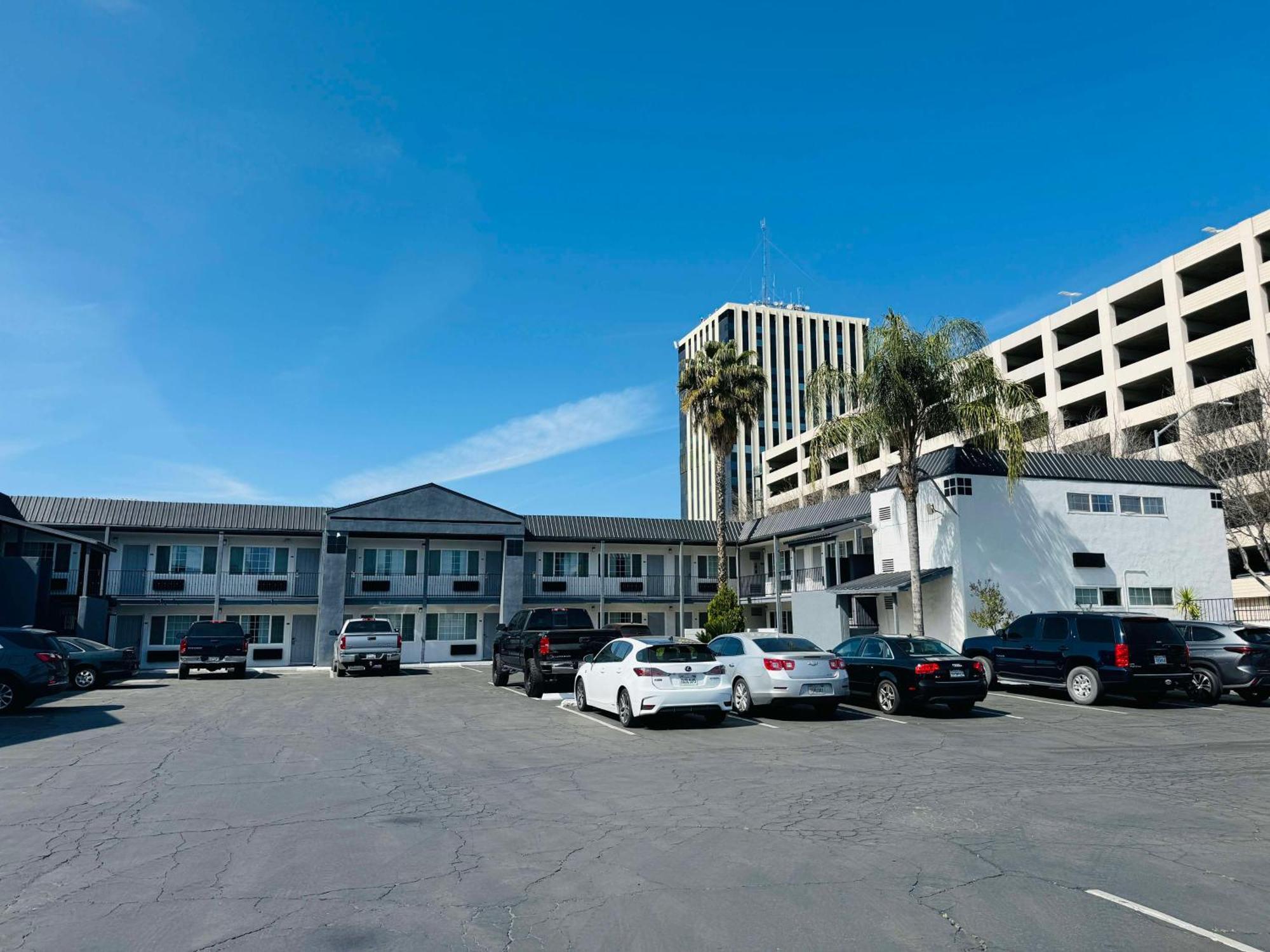 Surestay By Best Western Fresno Central Buitenkant foto
