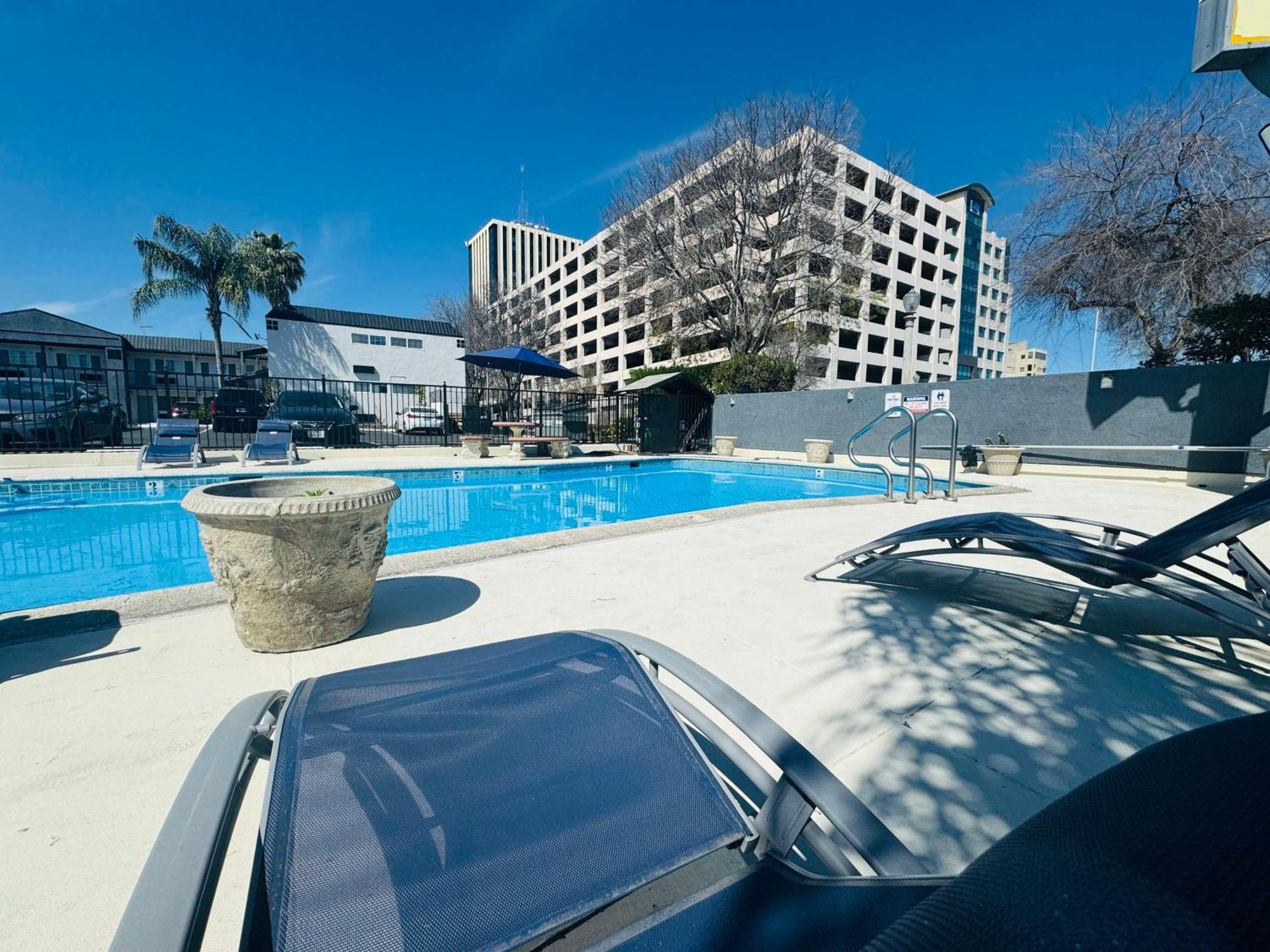 Surestay By Best Western Fresno Central Buitenkant foto