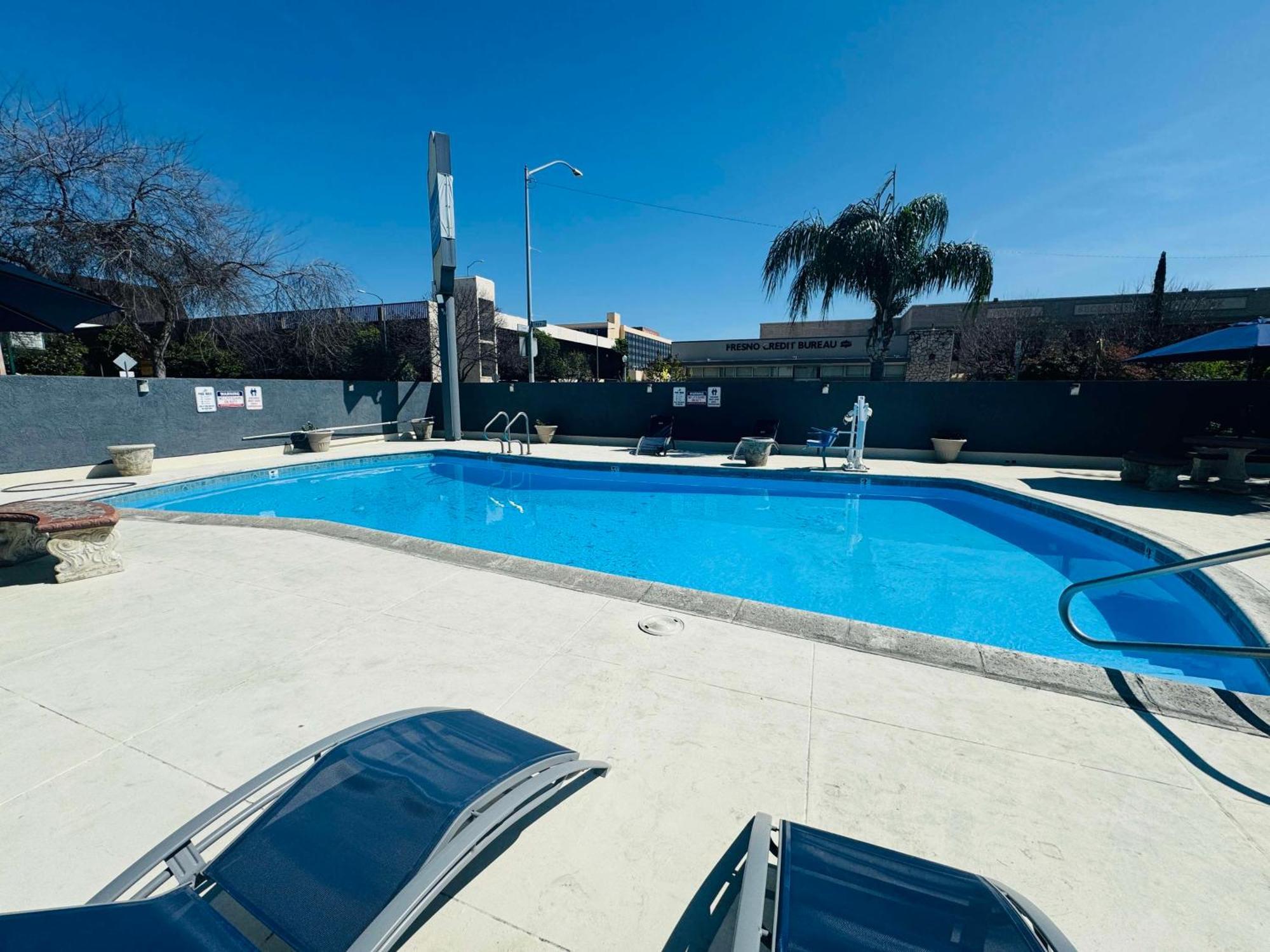 Surestay By Best Western Fresno Central Buitenkant foto
