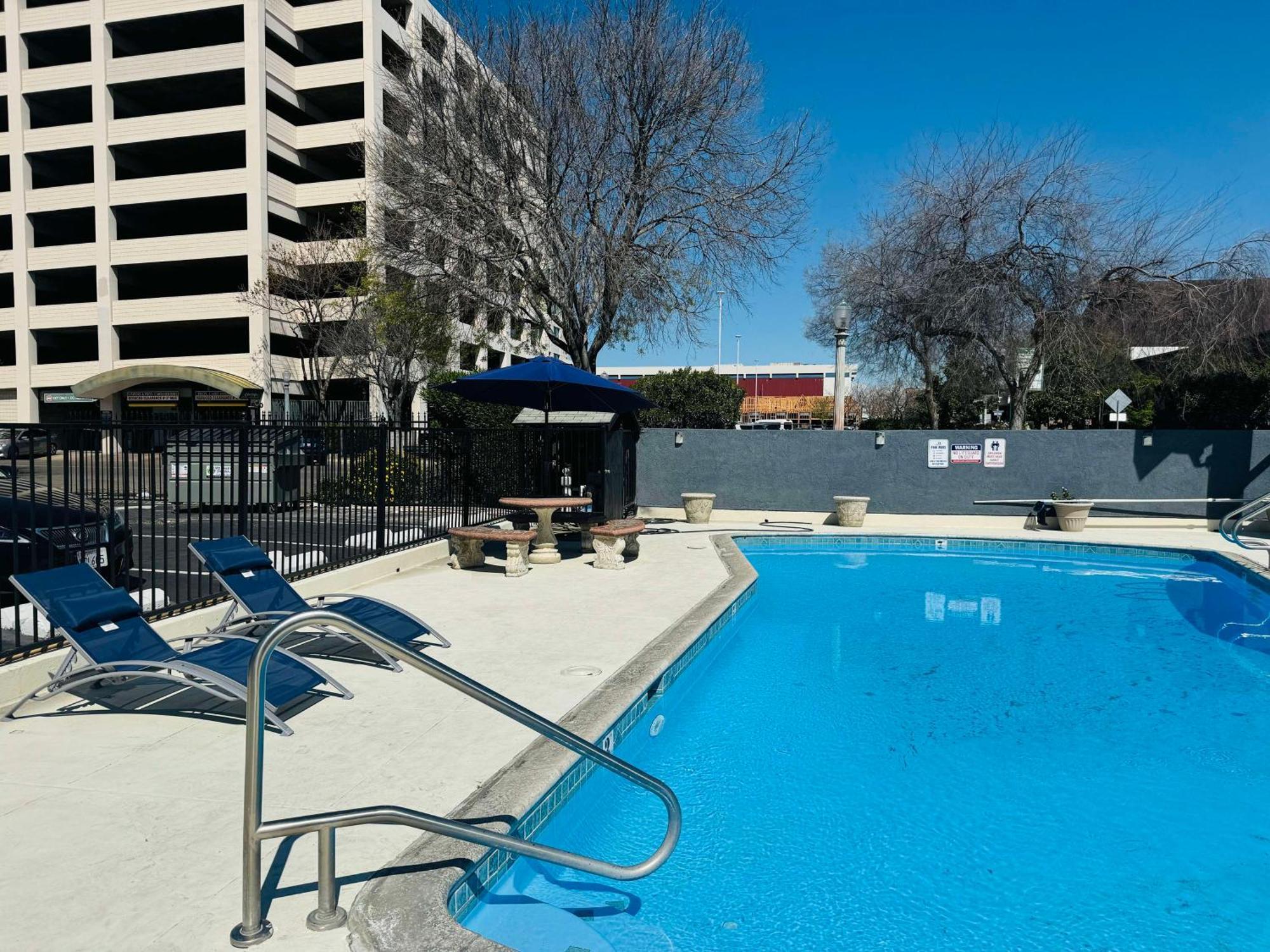 Surestay By Best Western Fresno Central Buitenkant foto