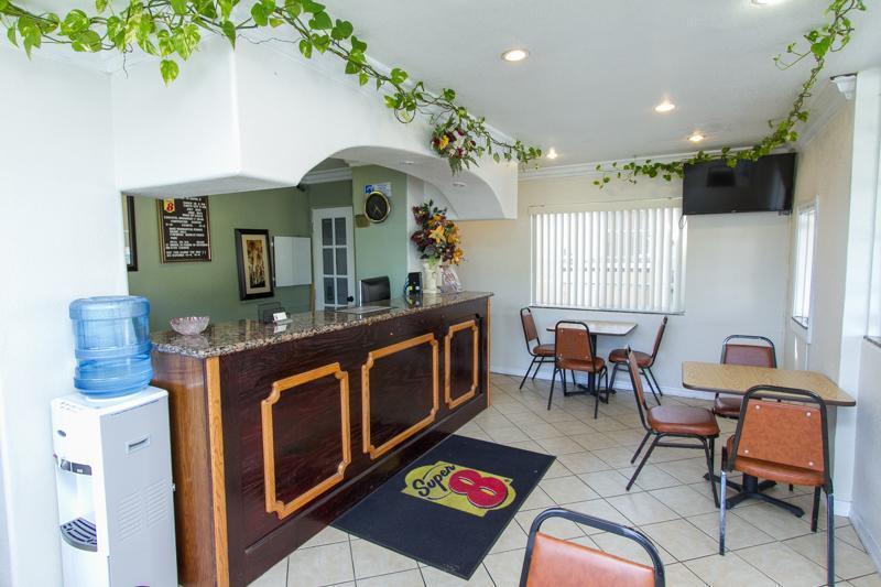 Surestay By Best Western Fresno Central Buitenkant foto