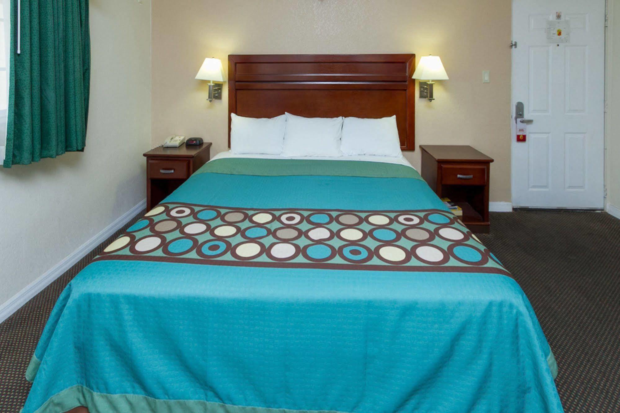 Surestay By Best Western Fresno Central Buitenkant foto