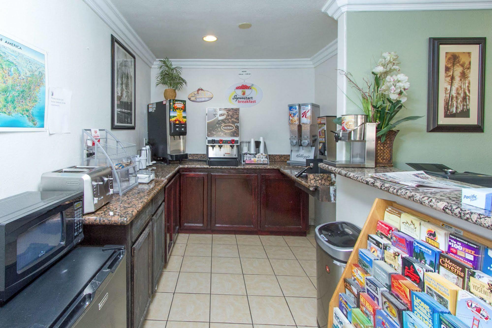 Surestay By Best Western Fresno Central Buitenkant foto